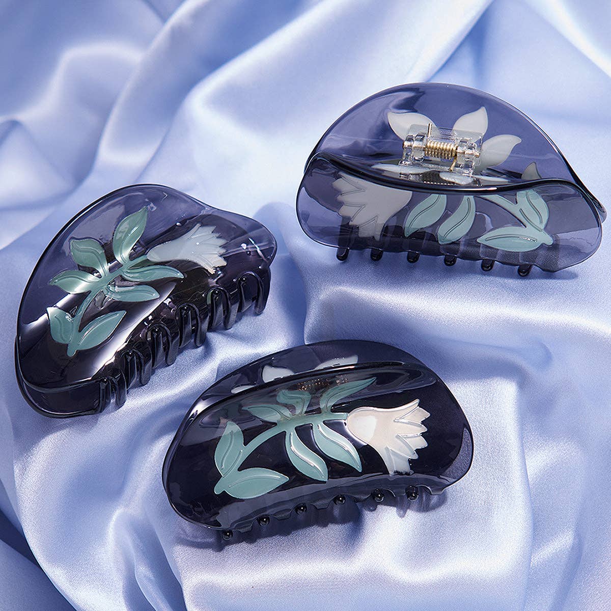 Belladonna Claw Clip