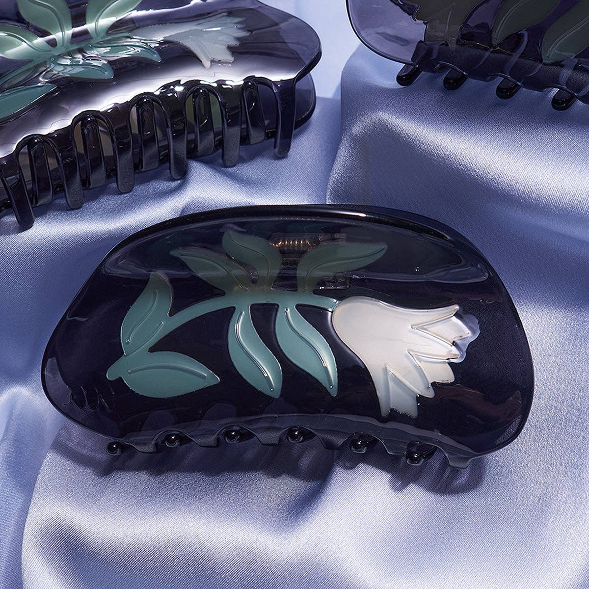 Belladonna Claw Clip