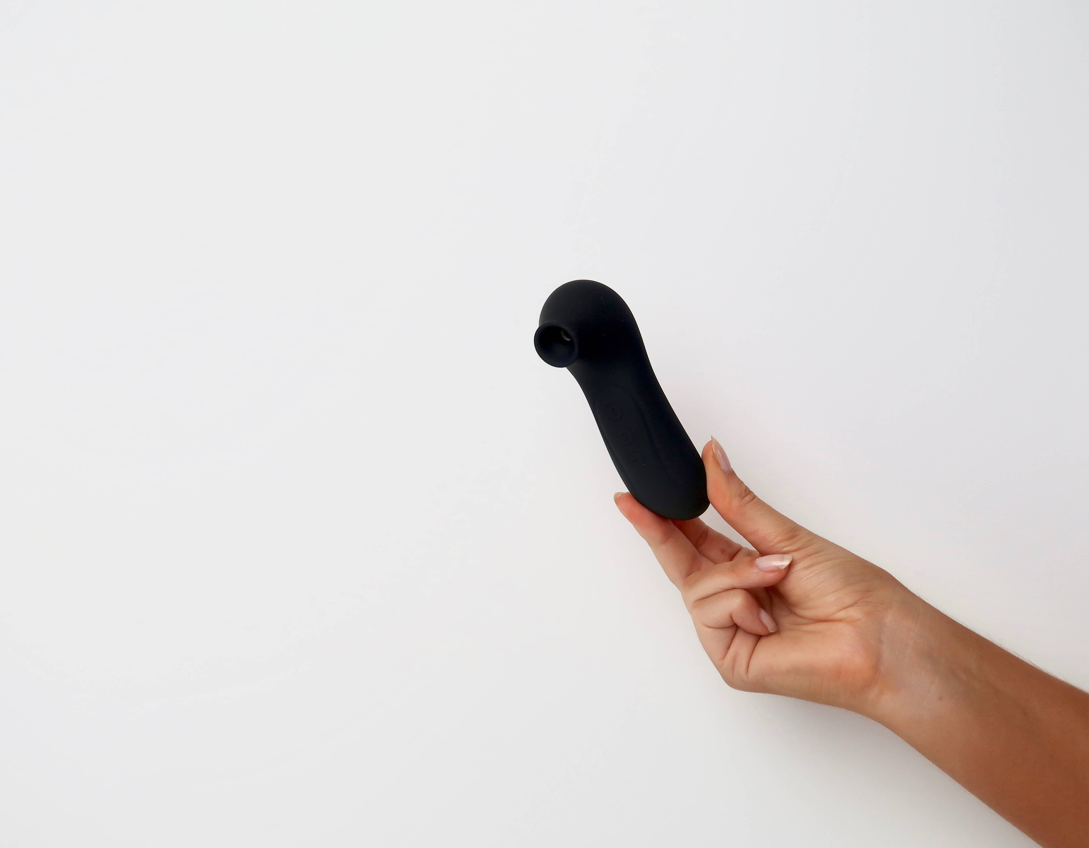 Voodoo Beso XOXO | Air Pulse Vibrator: Black