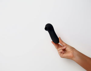 Voodoo Beso XOXO | Air Pulse Vibrator: Black
